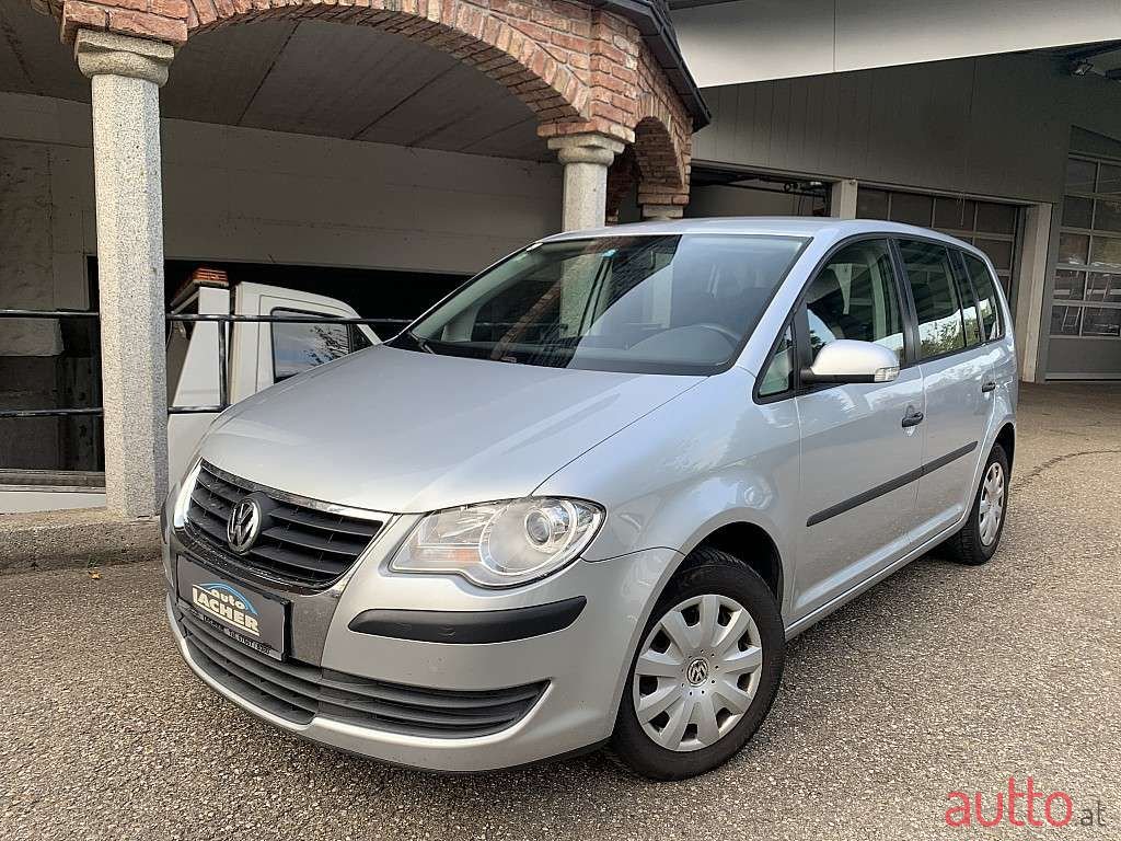 2007' Volkswagen Touran photo #1