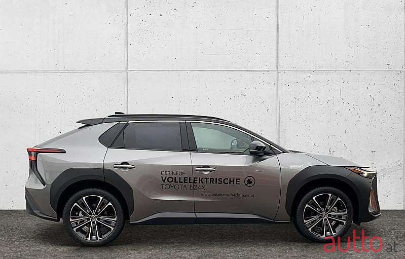 2022' Toyota bZ4X photo #2