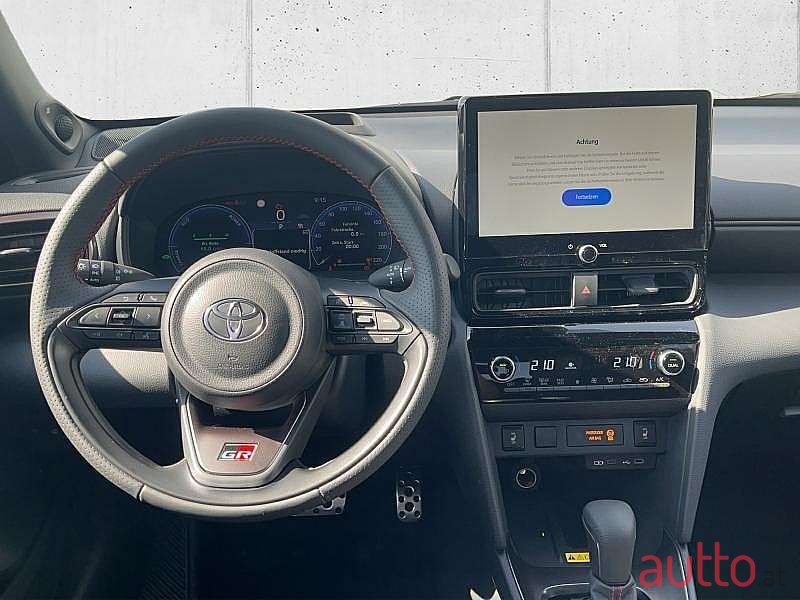 2024' Toyota Yaris Cross photo #5