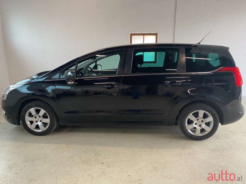 2010' Peugeot 5008 photo #6