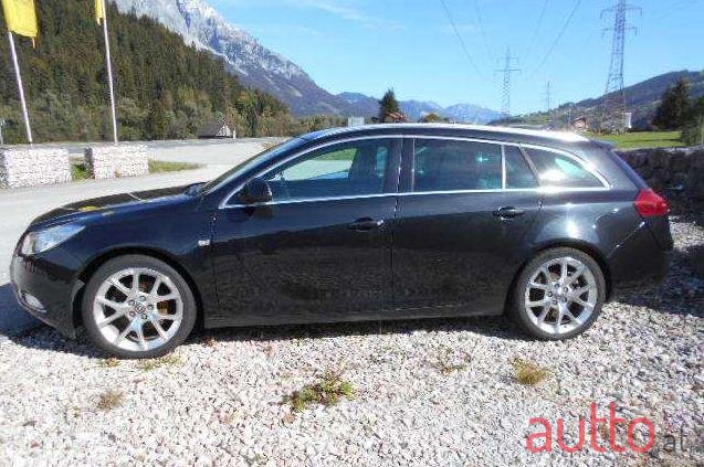 2011' Opel Insignia photo #1