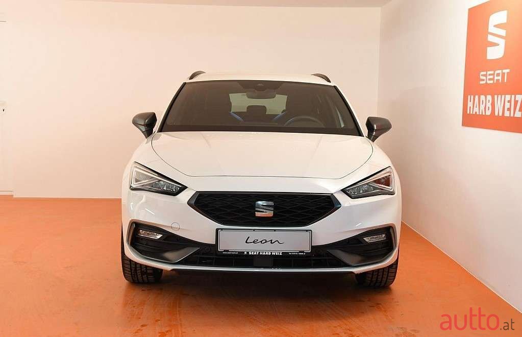 2022' SEAT Leon photo #2
