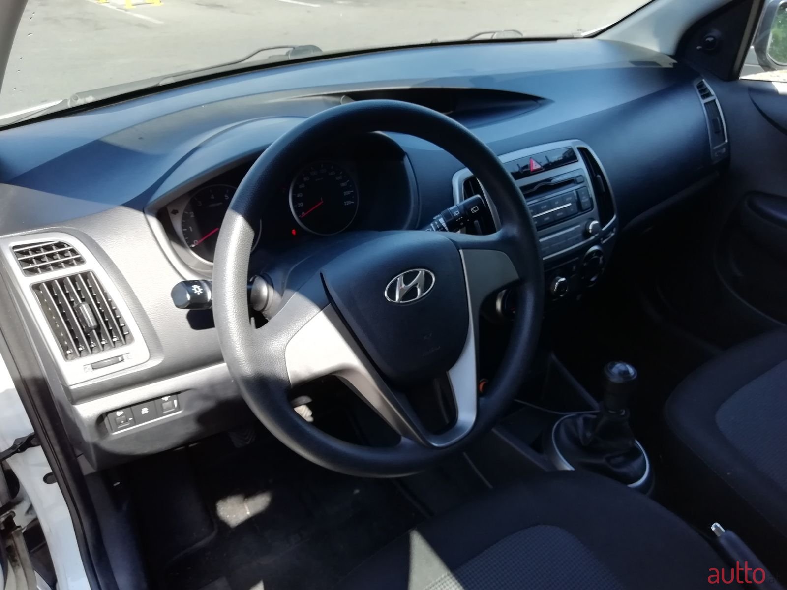 2012' Hyundai i20 photo #3