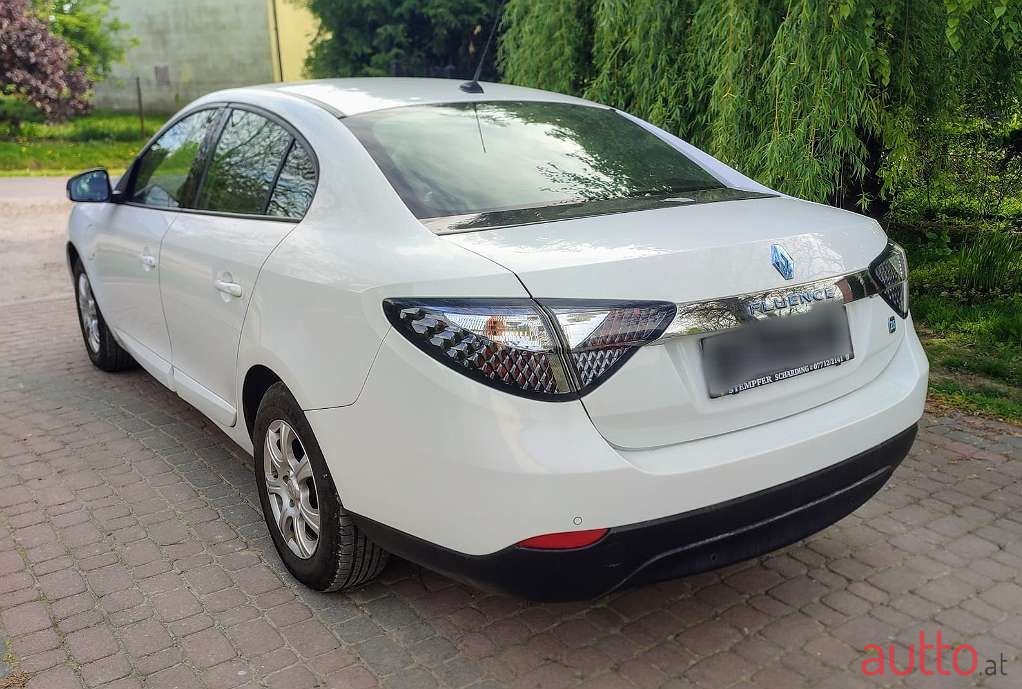 2012' Renault Fluence photo #6