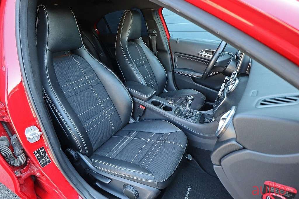 2013' Mercedes-Benz A-Klasse photo #6