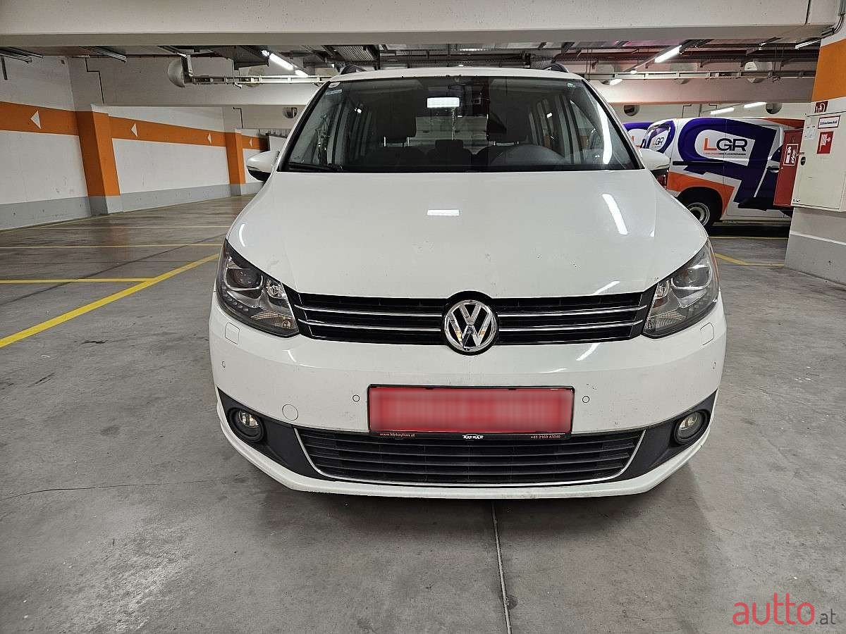 2015' Volkswagen Touran photo #3