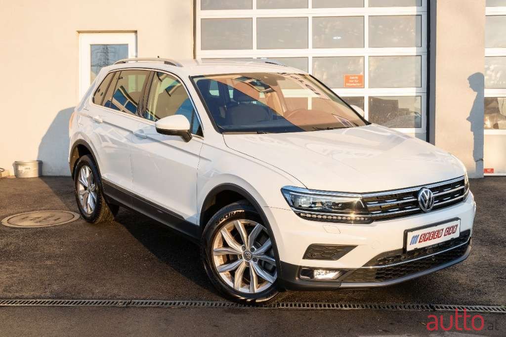 2020' Volkswagen Tiguan photo #3