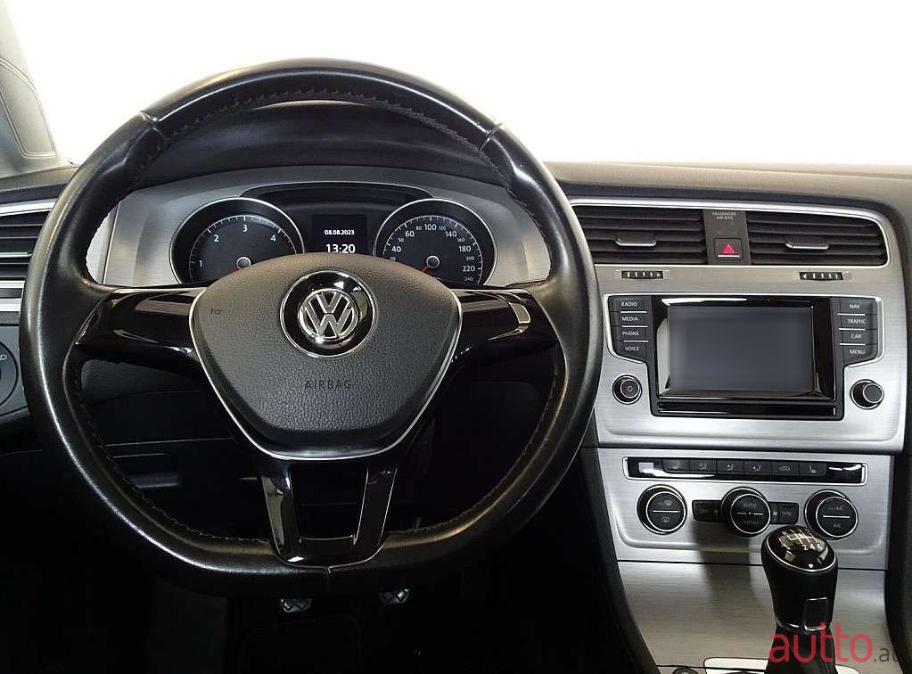 2015' Volkswagen Golf photo #4