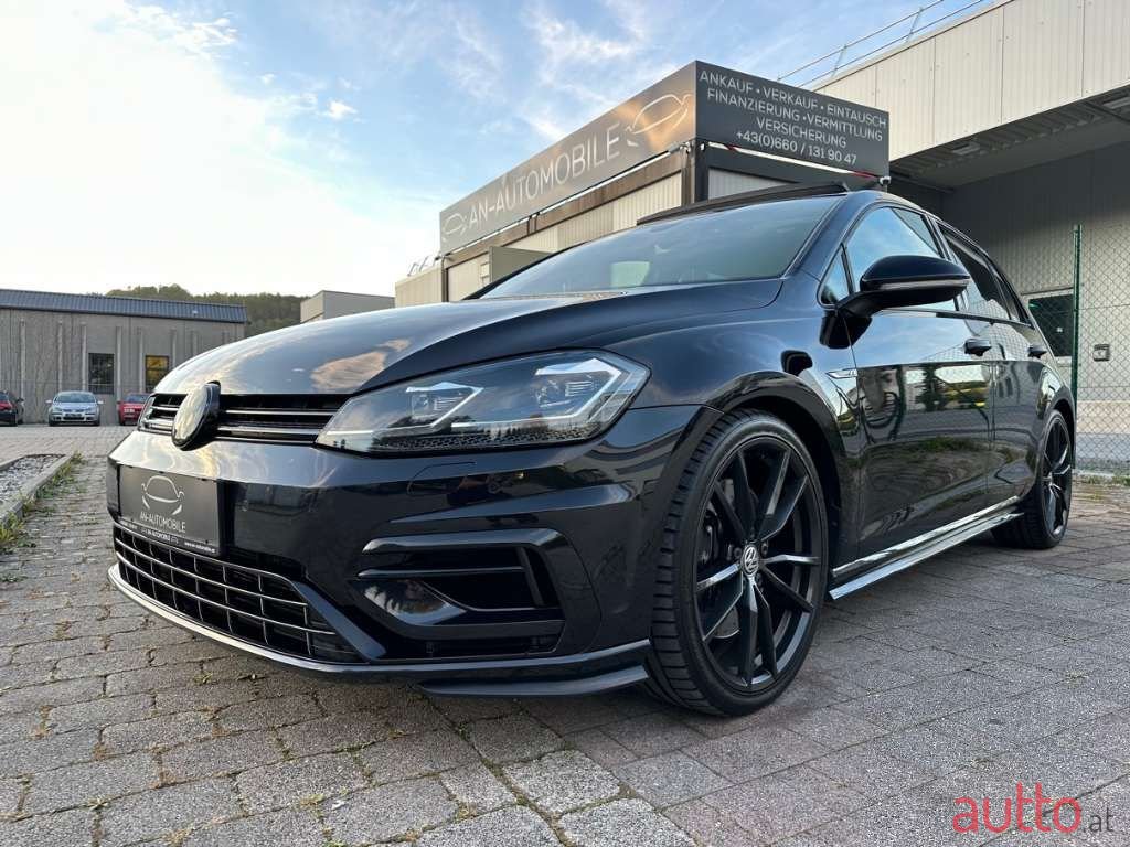 2017' Volkswagen Golf photo #1
