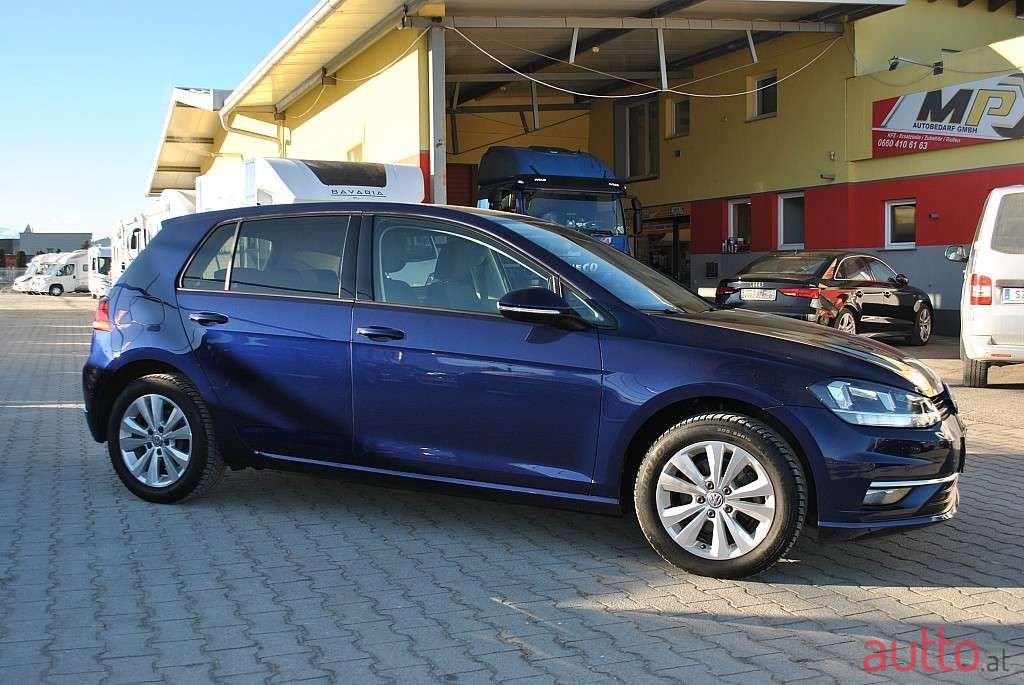 2019' Volkswagen Golf photo #2