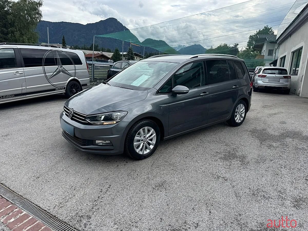 2016' Volkswagen Touran photo #2