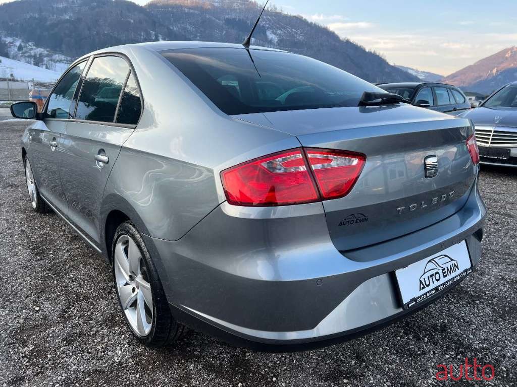 2013' SEAT Toledo photo #5