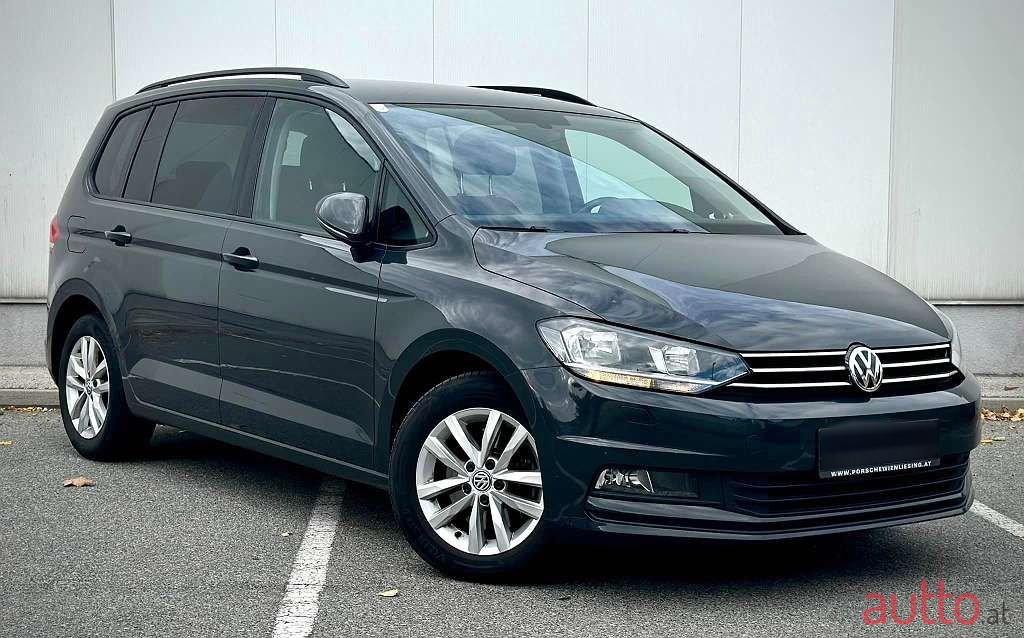 2018' Volkswagen Touran photo #2
