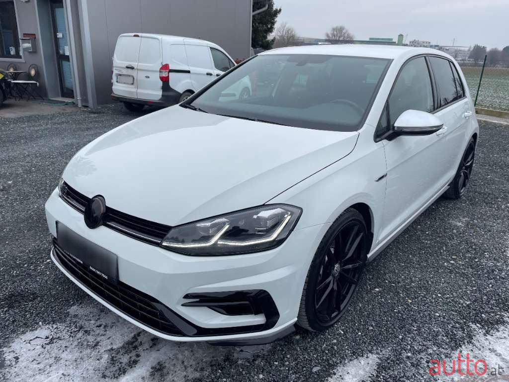 2019' Volkswagen Golf photo #3