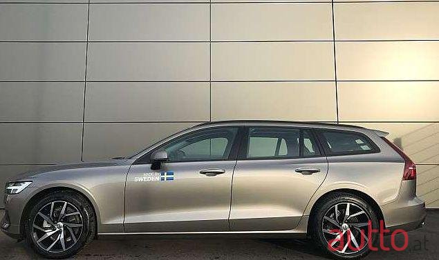 2019' Volvo V60 photo #1