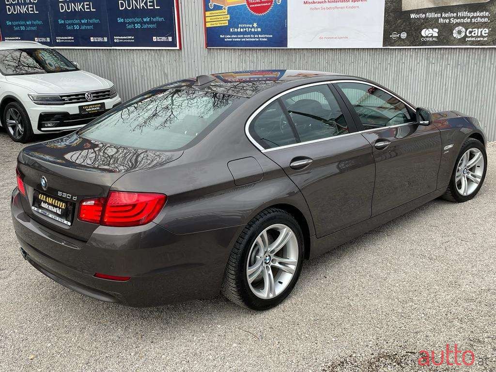 2012' BMW 5Er-Reihe photo #6