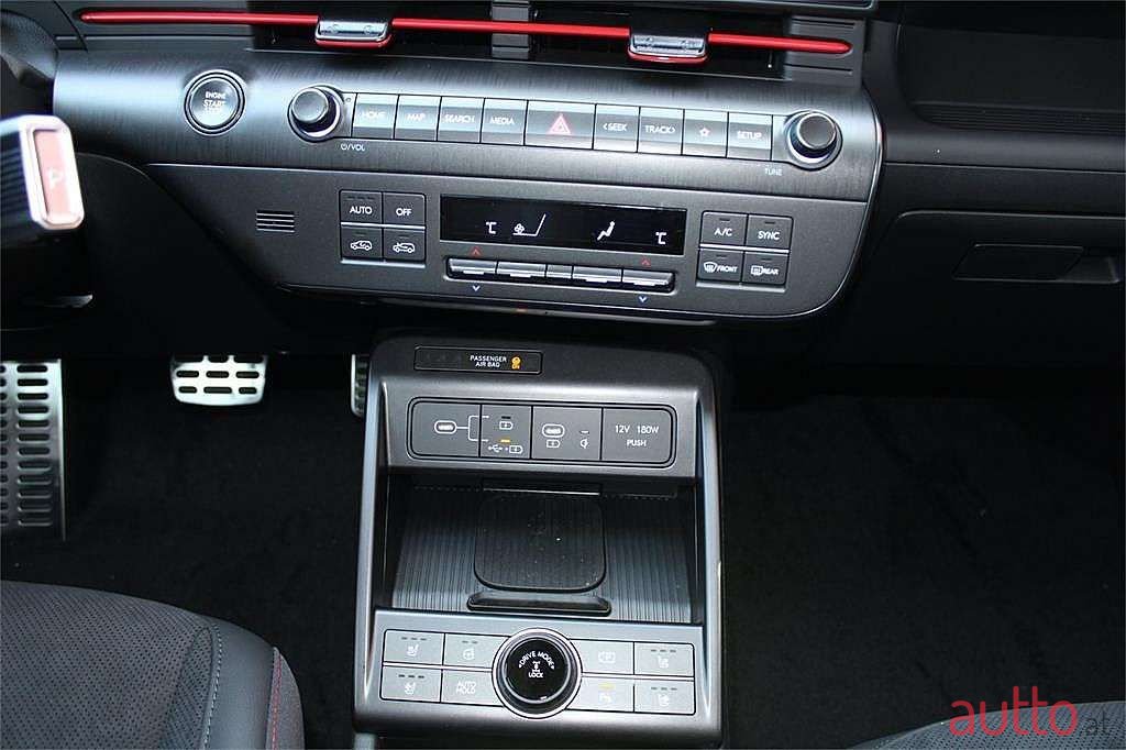 2024' Hyundai Kona photo #2