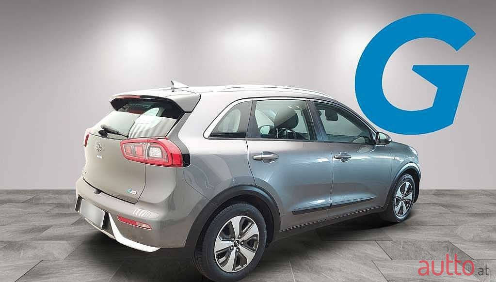 2017' Kia Niro photo #3