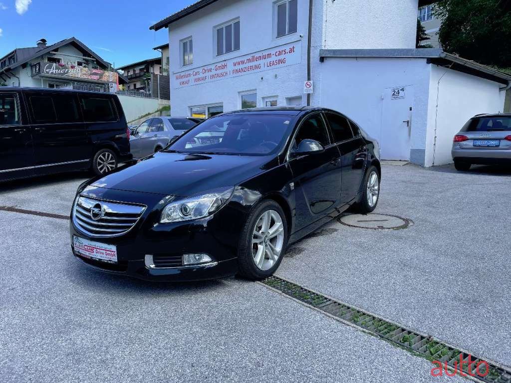 2010' Opel Insignia photo #1