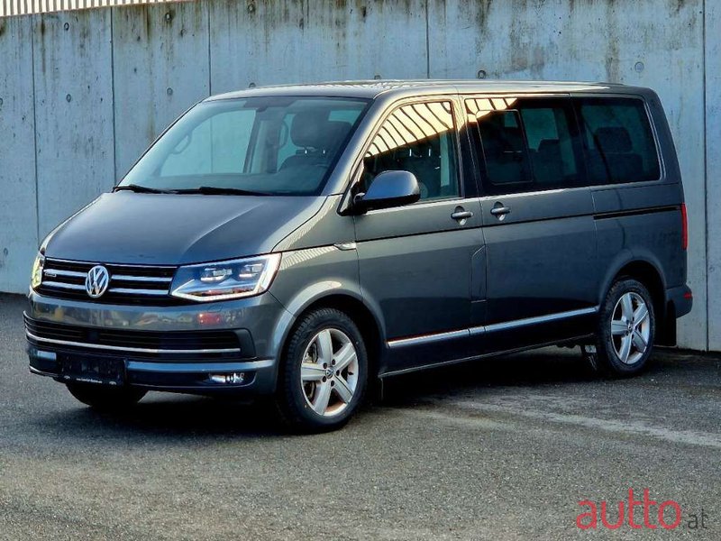 2016' Volkswagen Multivan photo #3