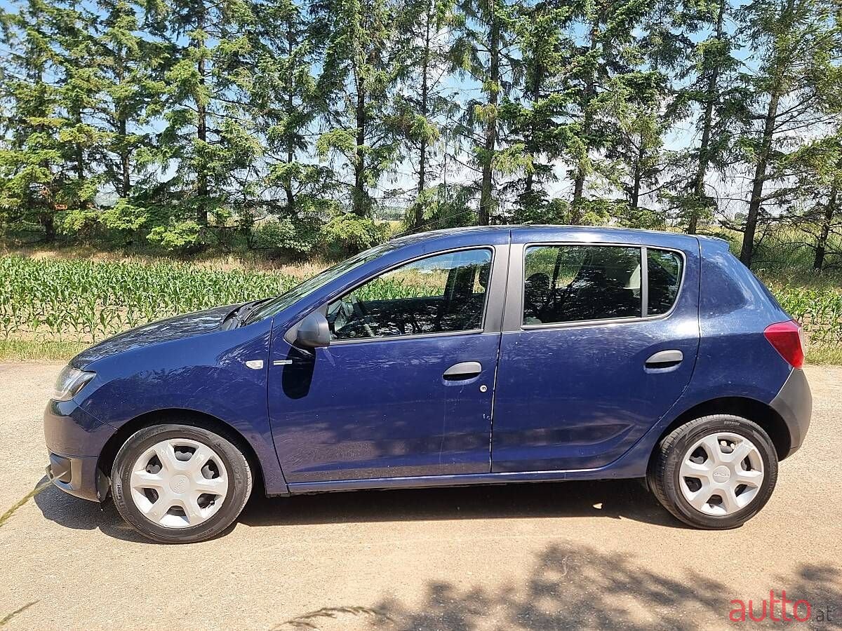 2016' Dacia Sandero photo #2