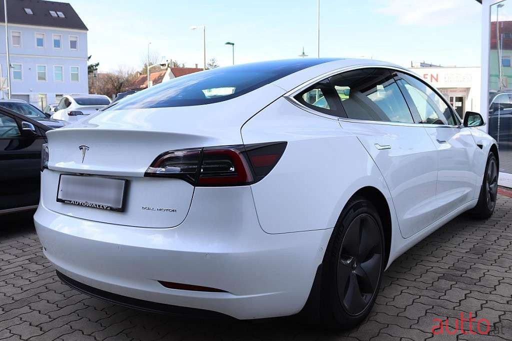 2019' Tesla Model 3 photo #2