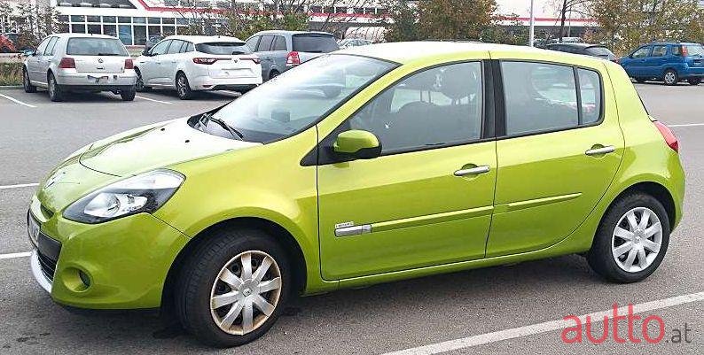 2009' Renault Clio photo #1