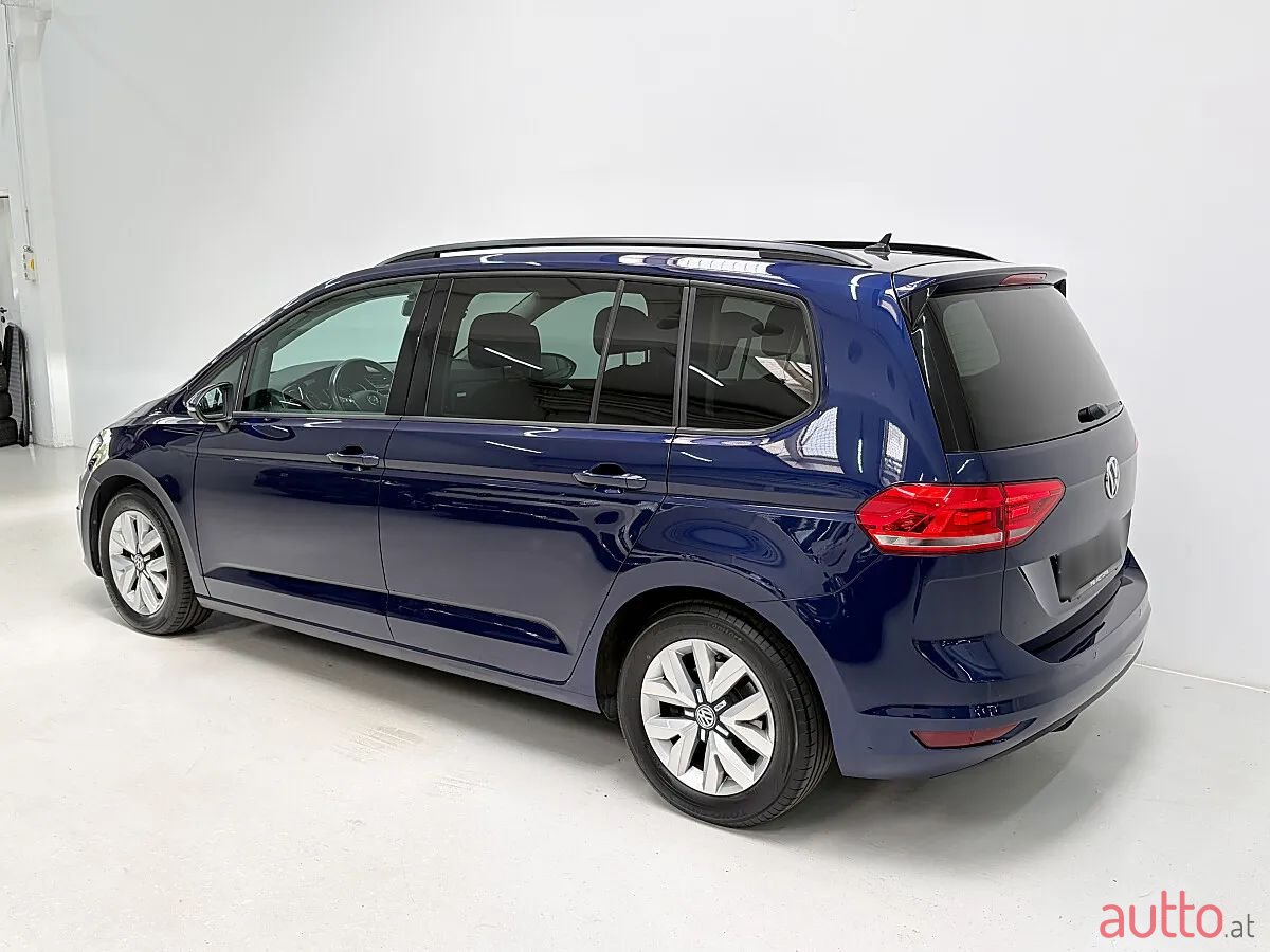 2016' Volkswagen Touran photo #3
