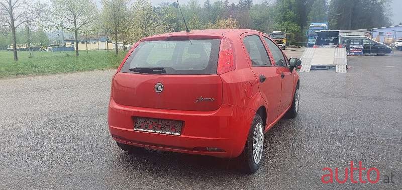 2011' Fiat Punto photo #5