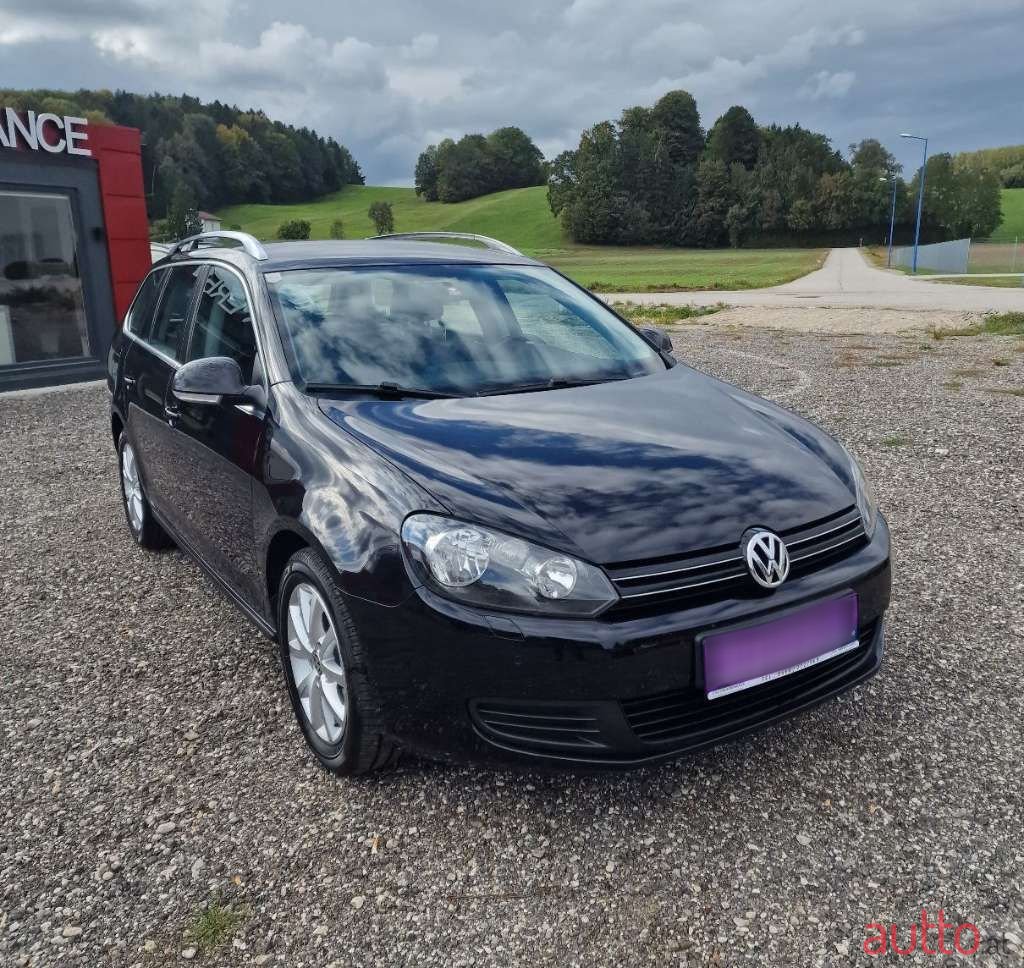 2009' Volkswagen Golf photo #3