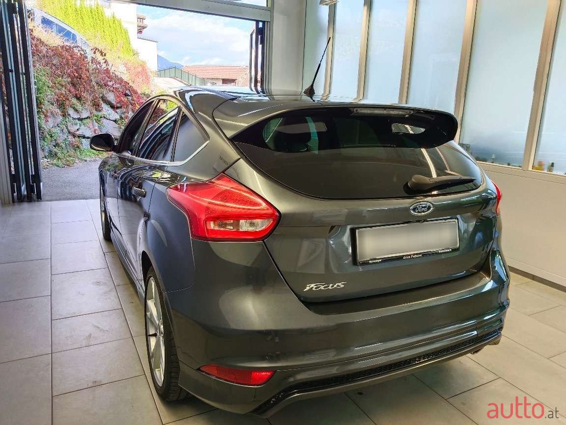 2015' Ford Focus photo #5