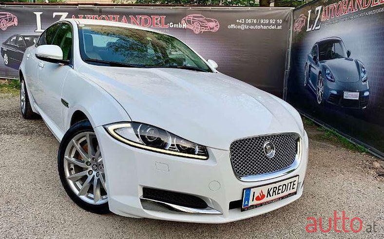 2012' Jaguar XF photo #2