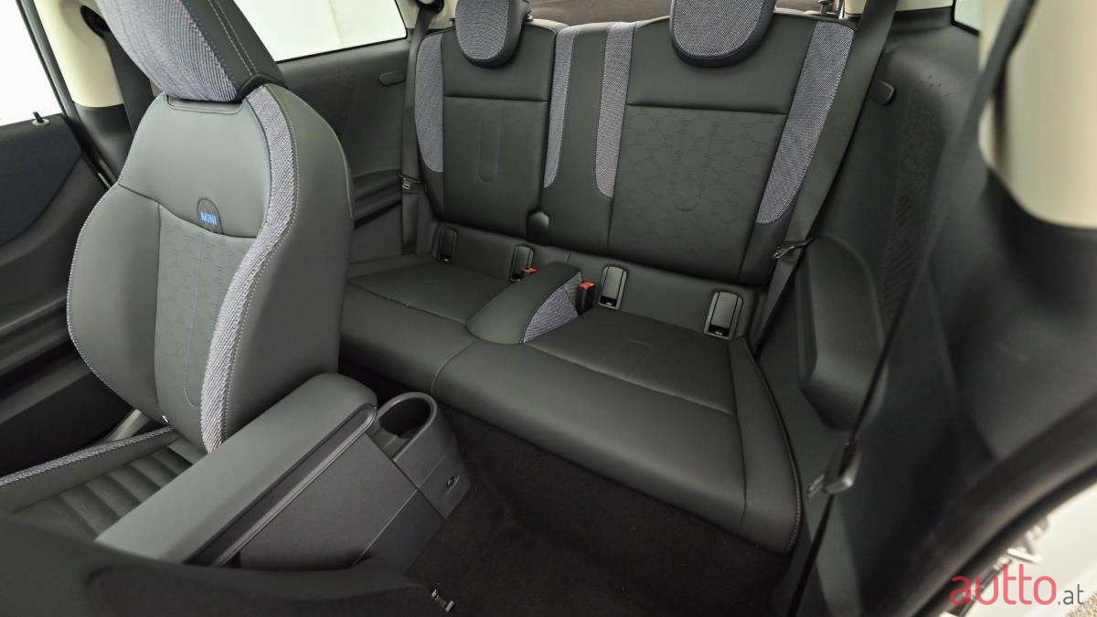 2024' MINI Cooper photo #3