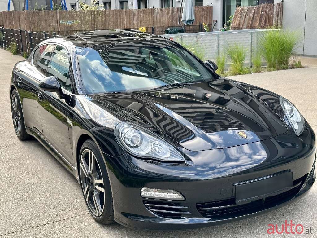 2012' Porsche Panamera photo #2
