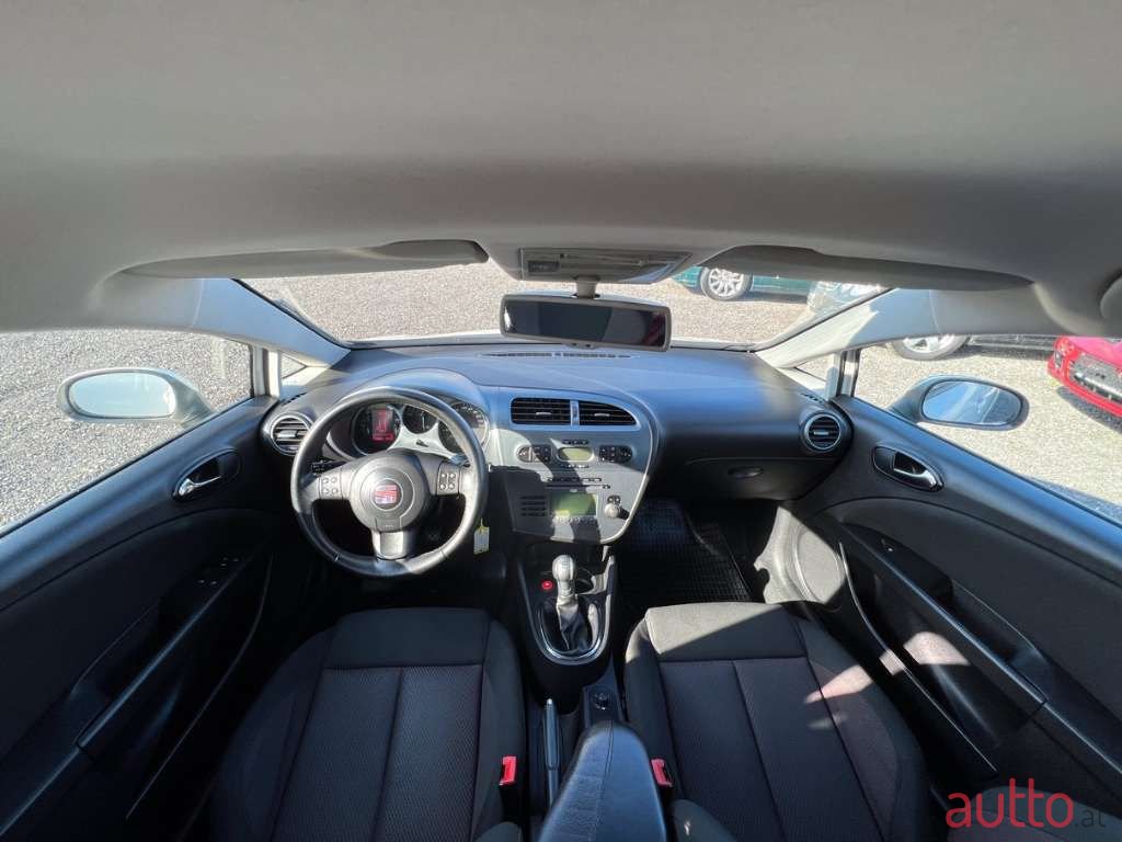2007' SEAT Leon photo #5