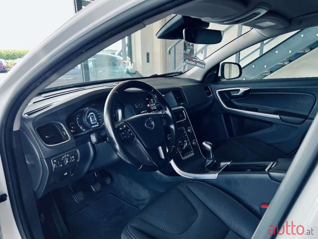 2015' Volvo V60 photo #6