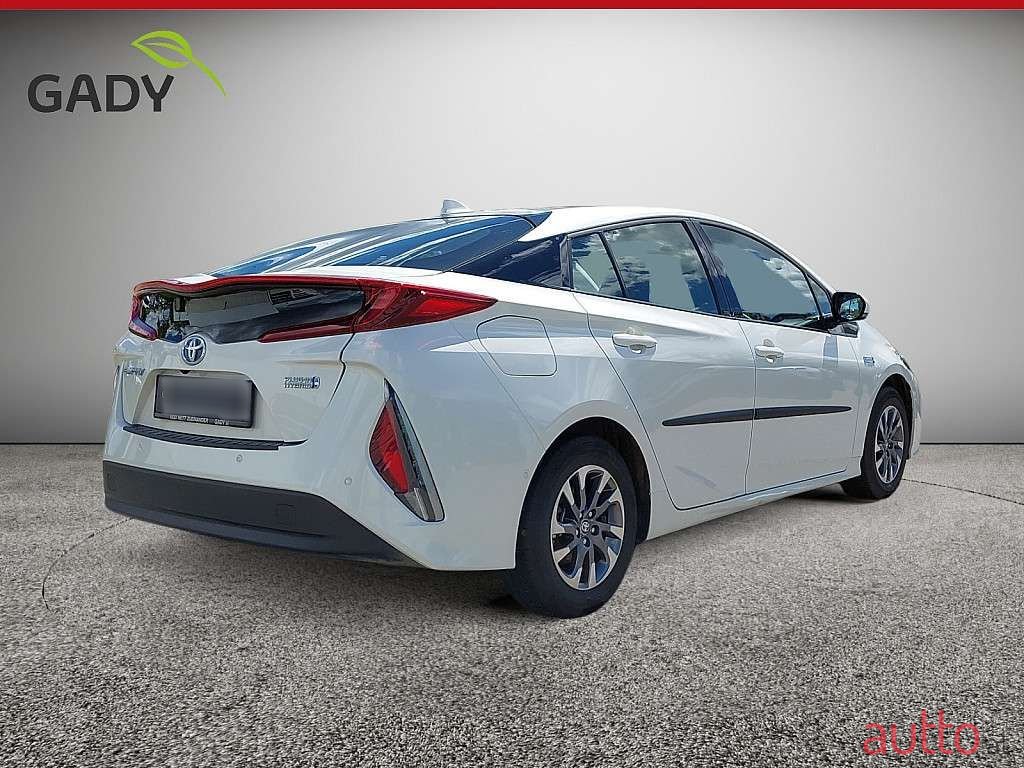 2020' Toyota Prius photo #5