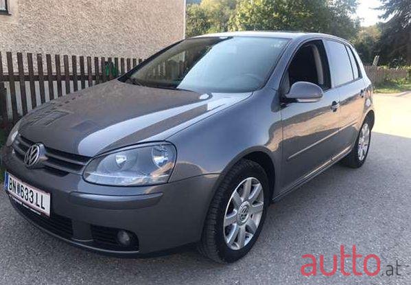 2004' Volkswagen Golf photo #2