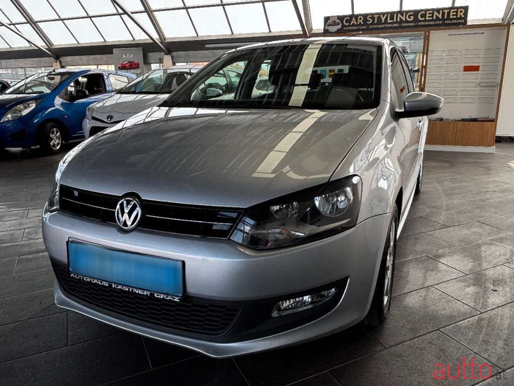 2011' Volkswagen Polo photo #4