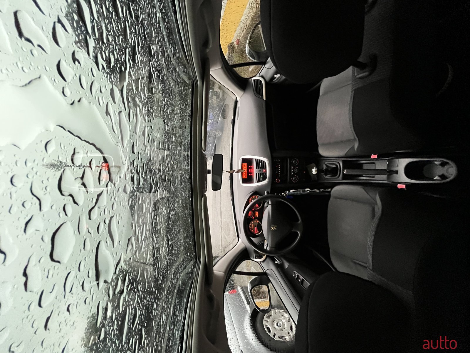 2010' Peugeot 207 photo #6