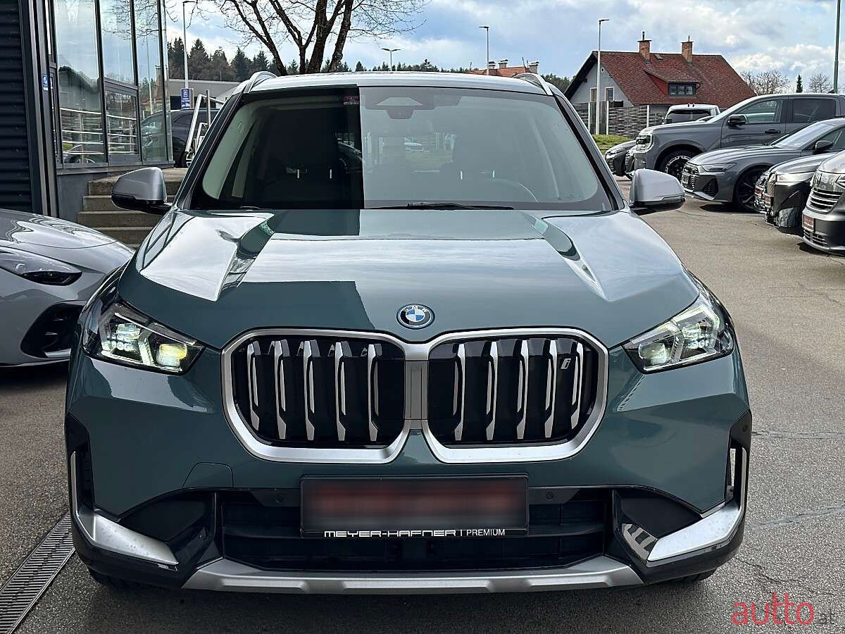 2023' BMW iX1 photo #3