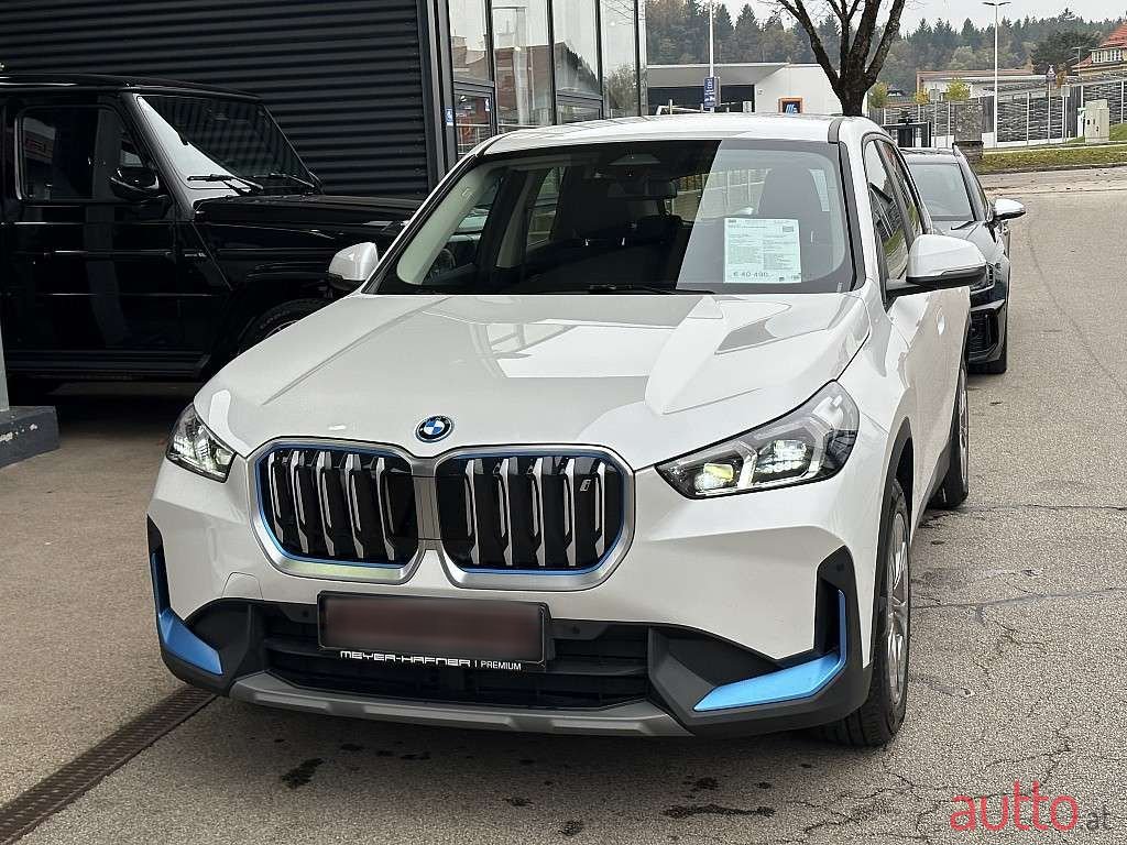 2022' BMW iX1 photo #3