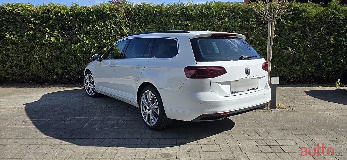 2019' Volkswagen Passat photo #2