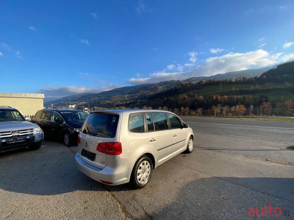 2012' Volkswagen Touran photo #1