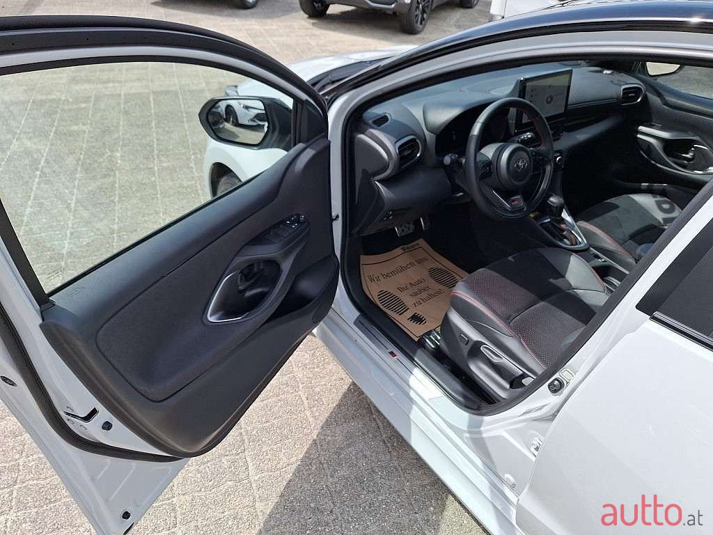 2024' Toyota Yaris photo #4