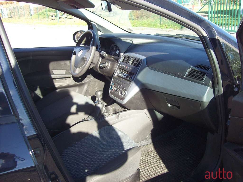 2010' Fiat Grande Punto photo #4