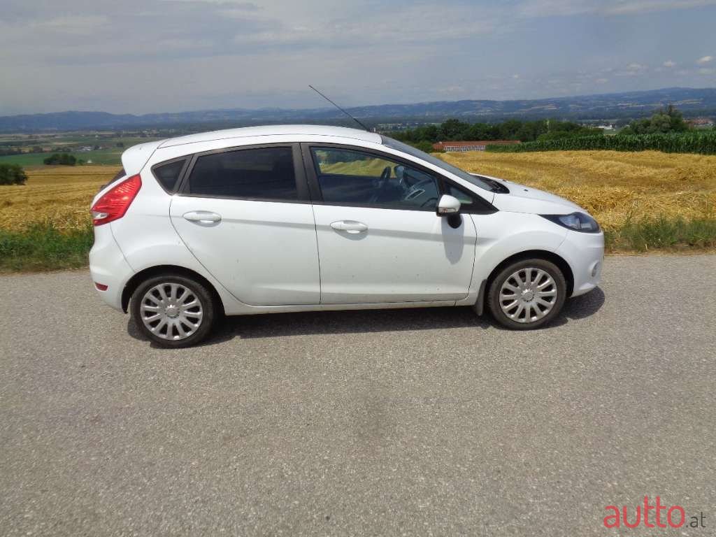 2013' Ford Fiesta photo #1