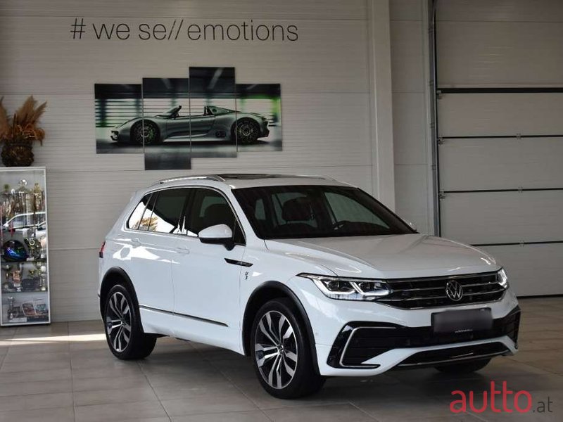 2021' Volkswagen Tiguan photo #6