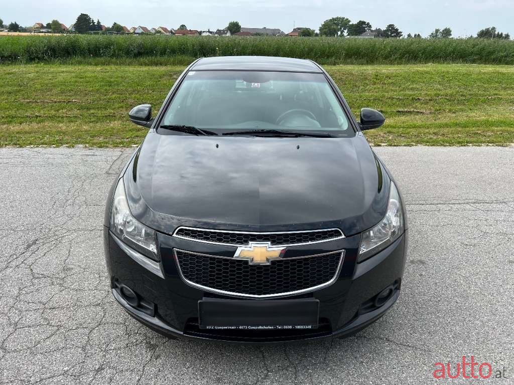 2011' Chevrolet Cruze photo #2