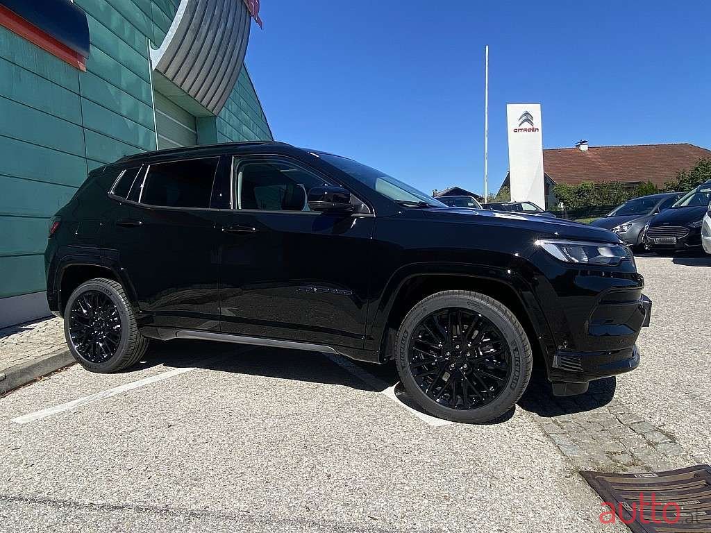 2023' Jeep Compass photo #2